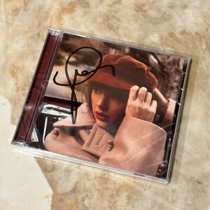Taylor Swift: ***SIGNED*** RED (Taylor’s Version) CD- BNWT (B)